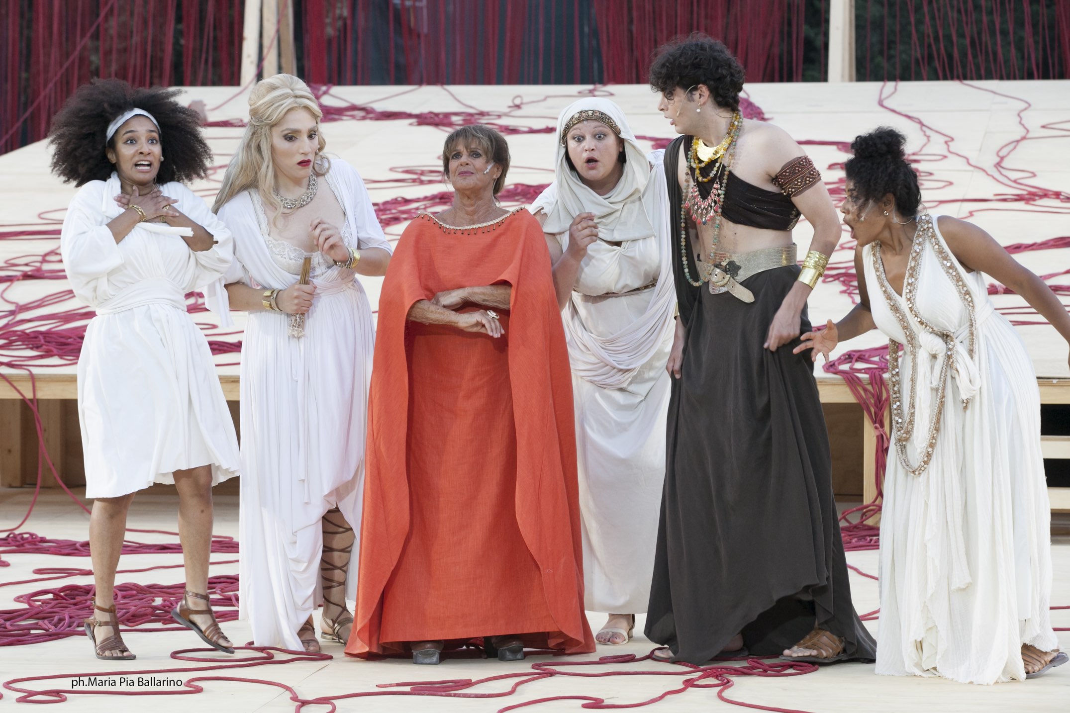 Cristina Parku, Marta Pizzigallo, Lella Costa, Beatrice Verzotti, Simone Pietro Causa, Didi Garbaccio Bogin_ph ballarino